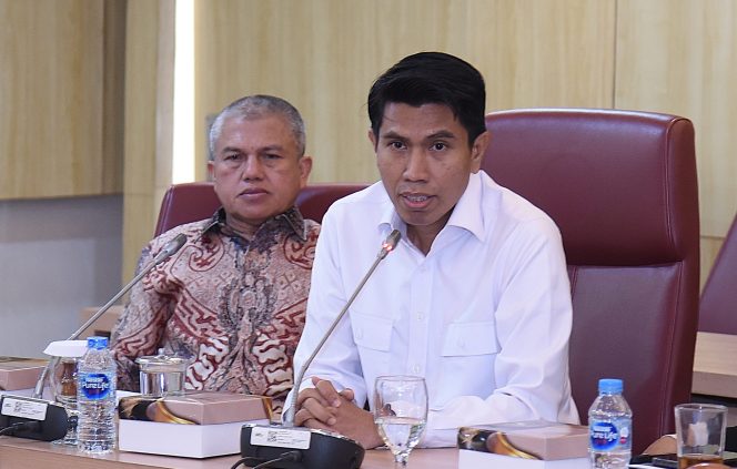 
					Ket photo: Wakil Ketua Komisi II DPR RI Bahtra Banong dalam Konferensi Pers Komisi II di Gedung Nusantara II, DPR RI, Senayan, Jakarta, Senin (30/12/2024). Foto : Geraldi/Andri.