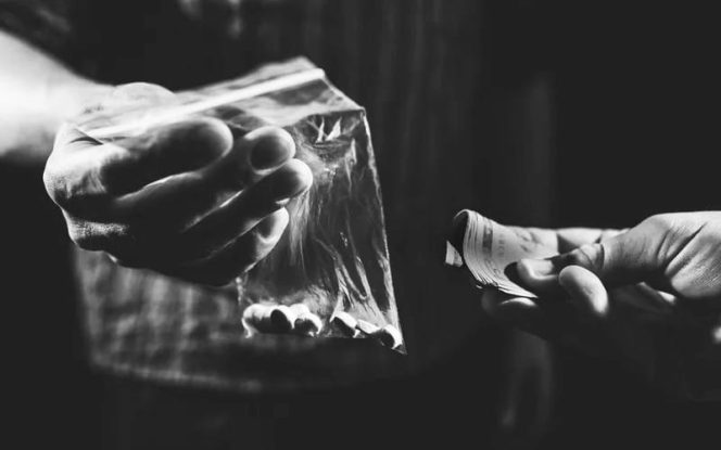 
					Foto: Ilustrasi jual obat terlarang. 