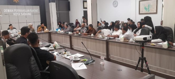 
					Foto: Rapat dengar pendapat DPRK Sabang, Pemko Sabang dan tenaga non ASN.