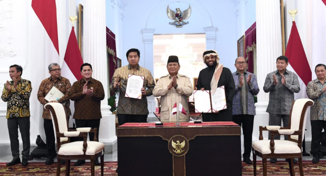 
					Ket photo: Presiden Prabowo Subianto menyaksikan penandatanganan nota kesepahaman atau memorandum of understanding (MoU) Pengembangan Proyek Hunian 1 Juta Unit antara Menteri Perumahan dan Kawasan Permukiman (PKP) Maruarar Sirait dengan Investor Perumahan (SHK) Kerajaan Qatar Yang Mulia Sheikh Abdulaziz bin Abdulrahman Al Thani di Istana Merdeka, Jakarta, pada Rabu, 8 Januari 2025. Foto: BPMI Setpres/Cahyo.