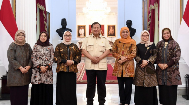 
					Ket photo: Presiden Prabowo Subianto menerima audiensi Ketua Umum Pimpinan Pusat (PP) Muslimat Nahdlatul Ulama (NU), Khofifah Indar Parawansa, bersama jajaran pengurus Muslimat NU di Istana Merdeka, Jakarta, pada Selasa, 14 Januari 2025. Foto: BPMI Setpres/Cahyo.