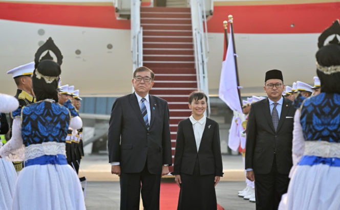 
					Ket photo: Perdana Menteri (PM) Jepang Shigeru Ishiba beserta Ibu Yoshiko Ishiba tiba di Bandara Internasional Soekarno-Hatta, Tangerang, Banten, pada Jumat, 10 Januari 2025 sekitar pukul 17.00 WIB. Foto: BPMI Setpres/Rusman.