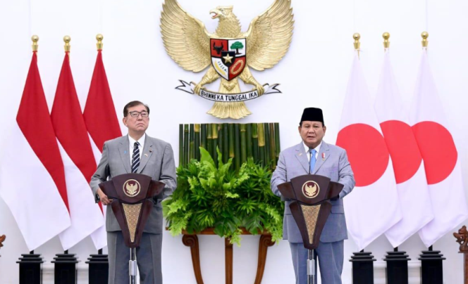 
					Ket photo: Presiden Republik Indonesia, Prabowo Subianto, dan Perdana Menteri (PM) Jepang, Ishiba Shigeru memberikan keterangan persnya usai melakukan pertemuan bilateral dengan Perdana Menteri (PM) Jepang Ishiba Shigeru, di Istana Kepresidenan Bogor, Jawa Barat, pada Sabtu, 11 Januari 2025. Foto: BPMI Setpres/Muchlis Jr.