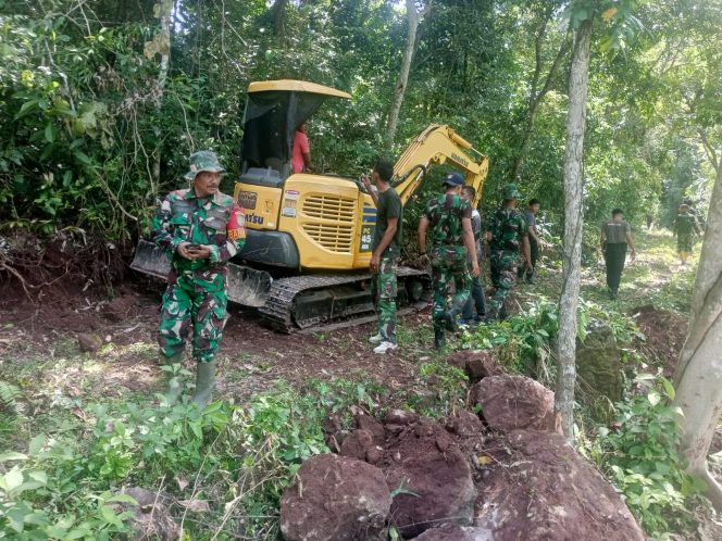 
					Foto: Untuk mempercepat pembangunan TMMD yang dilaksanakan Kodim 0112/Sabang kerahkan alat berat.