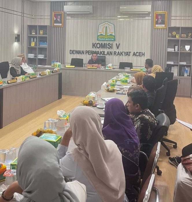 
					Foto: Pertemuan Anggota DPR Aceh dengan Pengurus YBHA di gedung DPRA.