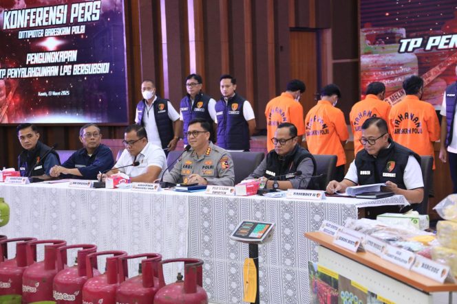 
					Bareskrim Polri Ungkap Kasus Penyalahgunaan LPG Bersubsidi di Beberapa Daerah, Lima Tersangka Ditangkap