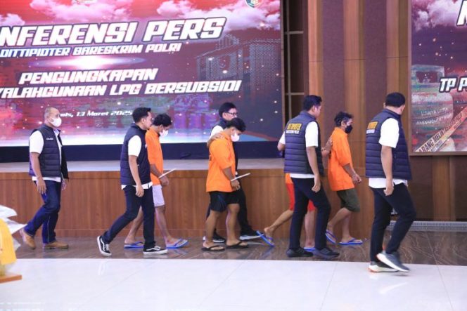 
					Polri Tetapkan Lima Tersangka Kasus Penyuntikan LPG, Raup Keuntungan Rp10 Miliar