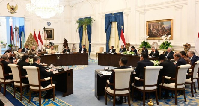 
					Ket photo: Presiden Republik Indonesia, Prabowo Subianto mengadakan pertemuan dengan investor global Ray Dalio di Istana Merdeka, Jakarta, pada Jumat, 7 Maret 2024. Foto: BPMI Setpres/Rusman.