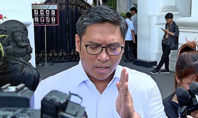 
					Ket photo: Wakil Menteri Pertanian Sudaryono menyampaikan keterangannya usai bertemu Presiden Prabowo terkait ketahanan pangan dan stabilitas harga kebutuhan pokok di Istana Kepresidenan Jakarta, pada Rabu, 12 Maret 2025. Foto: BPMI Setpres.