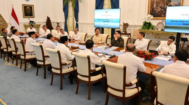 
					Ket photo: Presiden Prabowo Subianto melakukan pertemuan bersama jajarannya di Istana Merdeka, Jakarta, pada Selasa, 4 Maret 2025. Foto: BPMI Setpres/Rusman.
