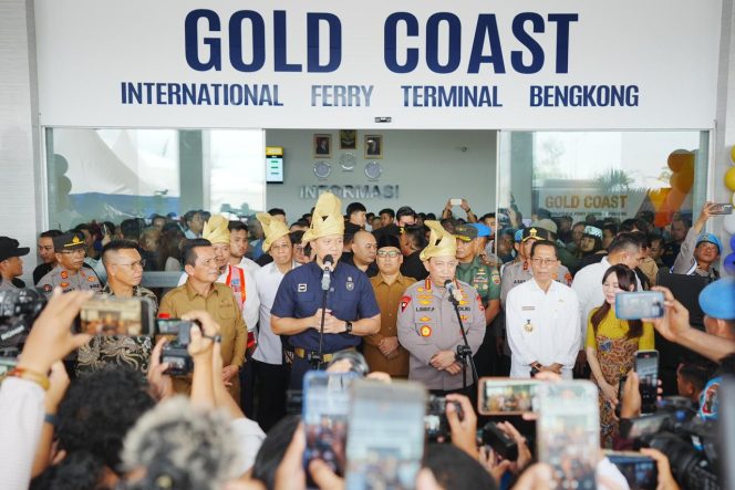 
					Hadiri Peresmian Pelabuhan Gold Coast Bengkong, Kapolri Tekankan Pentingnya Kolaborasi Lembaga Cegah TPPO-PMI Ilegal