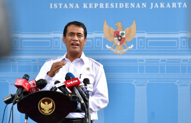
					Ket photo: Menteri Pertanian Andi Amran Sulaiman menyampaikan arahannya kepada awak media di kompleks Istana Kepresidenan Jakarta pada Rabu, 30 April 2025.. Foto: BPMI Setpres/