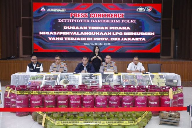 
					Bareskrim Polri Bongkar Sindikat Oplosan Gas Subsidi di Jakarta, Negara Rugi Rp16,8 Miliar