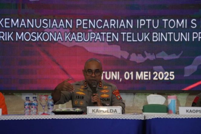 
					Ket photo: Kapolda Papua Barat Irjen Pol Johnny Eddizon Isir, S.I.K., M.T.C.P.