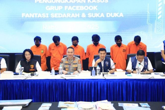 
					Polisi Temukan Ratusan Konten Porno di HP Admin Grup Facebook ‘Fantasi Sedarah’