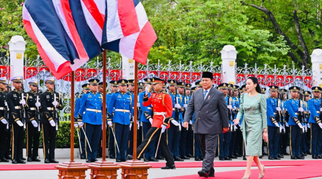 
					Ket photo: Presiden Republik Indonesia Prabowo Subianto tiba di Government House Thailand dan menerima sambutan resmi penuh kehormatan dari Perdana Menteri Thailand, Paetongtarn Shinawatra, pada Senin, 19 Mei 2025. Foto: BPMI Setpres/Laily Rachev.