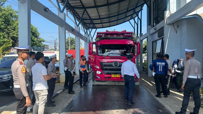
					Bersama Dishub, Polres Purwakarta Gelar Sosialisasi Over Dimension and Over Loading