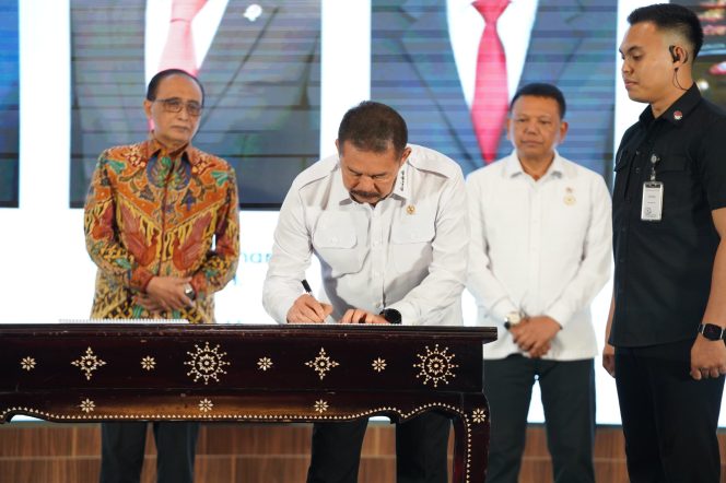 
					Jaksa Agung Tandatangani Naskah DIM RUU KUHAP Untuk Sistem Hukum Acara Pidana yang Adaptif
