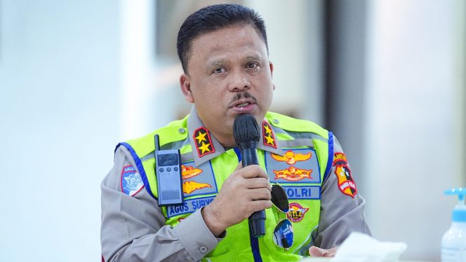 
					Ket photo: Kakorlantas Polri, Irjen Pol. Drs. Agus Suryonugroho, SH, M.Hum.