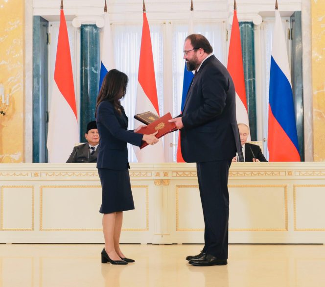 
					Disaksikan Prabowo–Putin, Menkomdigi Perkuat Diplomasi Digital Lewat MoU dengan Rusia