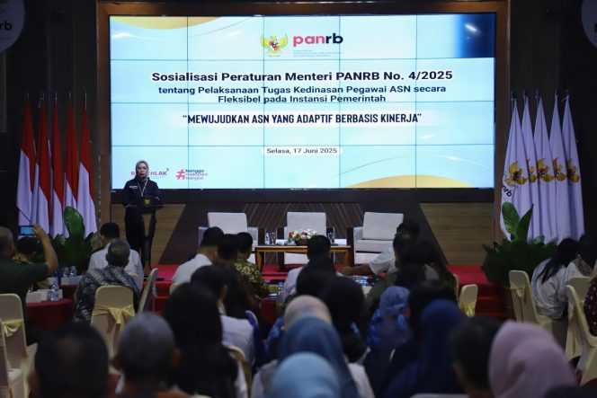 
					Ket photo: Suasana Sosialisasi Peraturan Menteri PANRB No. 4/2025, di kantor Kementerian PANRB, Selasa (17/6/2025). 