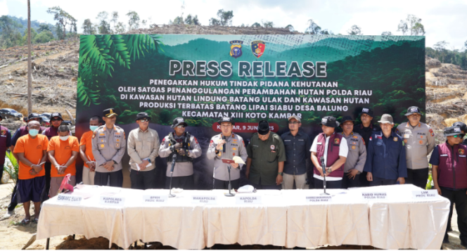 
					Terbongkarnya Lahan Kelapa Sawit Tanpa Izin di Kawasan Hutan Lindung Kampar