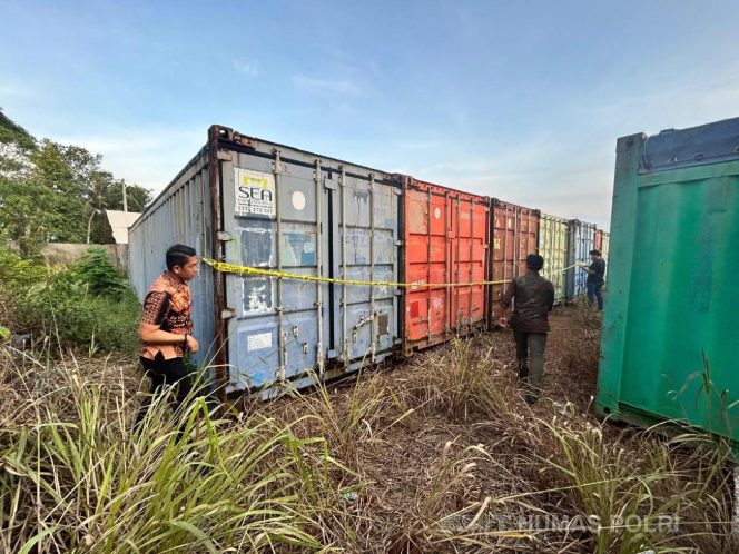 
					Pimpinan Ormas Diringkus Kasus Duggan Penggelapan Barang Puluhan Kontainer Di Batam