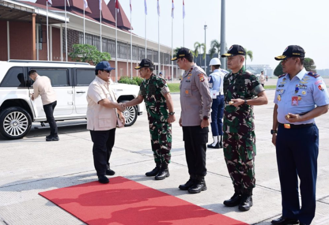 
					Ket photo: Presiden Prabowo Subianto bertolak menuju Provinsi Bali dalam rangka kunjungan kerja pada Rabu, 25 Juni 2025, melalui Pangkalan TNI AU Halim Perdanakusuma, Jakarta, sekitar pukul 10.00 WIB. Foto: BPMI Setpres/Muchlis Jr.