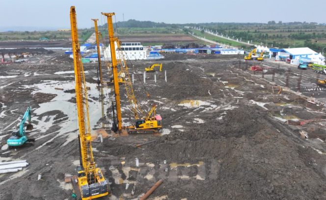 
					Ket photo: Presiden Prabowo Subianto meresmikan groundbreaking ekosistem industri baterai kendaraan listrik terintegrasi konsorsium ANTAM-IBC-CBL di Artha Industrial Hills (AIH), Kabupaten Karawang, Provinsi Jawa Barat pada Minggu, 29 Juni 2025. Foto: BPMI Setpres/Citra.