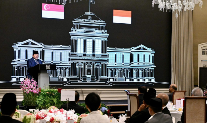 
					Ket photo: Presiden Republik Indonesia Prabowo Subianto menghadiri jamuan santap siang kenegaraan yang diselenggarakan oleh Presiden Republik Singapura, Tharman Shanmugaratnam, di salah satu hotel di Singapura, pada Senin, 16 Juni 2025. Foto: BPMI Setpres/Cahyo.