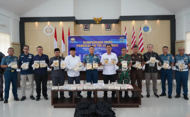 
					TNI Gagalkan Penyelundupan 48,54 Kg Sabu di Perairan Dumai Riau