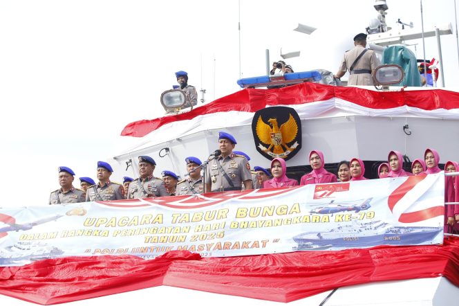
					Wakapolri Pimpin Tabur Bunga di Teluk Jakarta Sambut Hari Bhayangkara ke-79