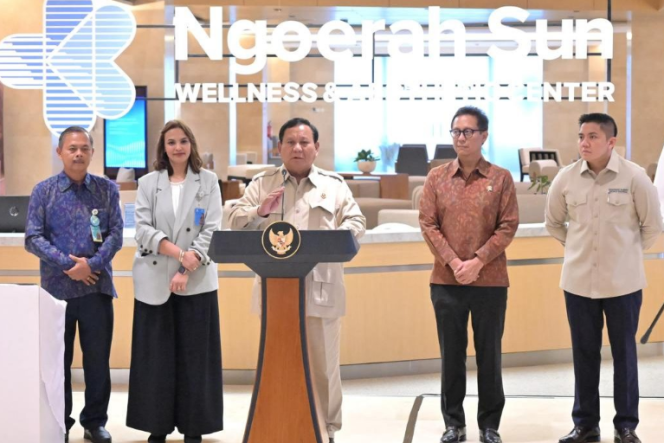 
					Ket photo: Presiden Prabowo Subianto meresmikan Ngoerah Sun Wellness and Aesthetic Center (NSWAC), Rumah Sakit Umum Pusat (RSUP) Prof. dr. I.G.N.G Ngoerah, Kota Denpasar, Bali, pada Rabu, 25 Juni 2025 Foto: BPMI Setpres/Kris.