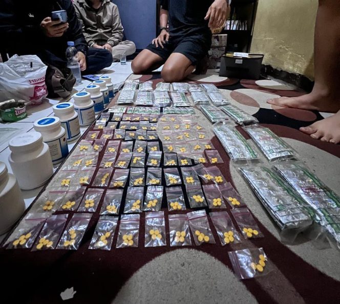 
					Satres Narkoba Polres Purwakarta Tangkap Pengedar Obat Terlarang