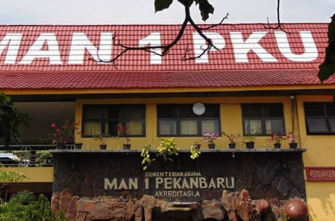 
					Skandal Pungli Terus Terjadi di MAN I Pekanbaru, Ketum LIDIK KRIMSUS RI : Komite dan Kepala Sekolah Diduga Langgar Aturan, Kemenag Harus Tindak Tegas