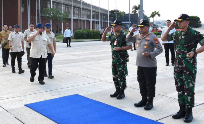 
					Ket photo: Presiden Prabowo Subianto bertolak menuju Provinsi Jawa Tengah dalam rangka kunjungan kerja pada Minggu sore, 20 Juli 2025. Foto: BPMI Setpres/Kris.
