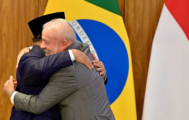 
					Ket photo: Presiden Prabowo dalam pernyataan pers bersama Presiden Brasil Luiz Inácio Lula da Silva pada Rabu, 9 Juli 2025 di Istana Planalto, Brasilia. Foto: BPMI Setpres/Muchlis Jr.