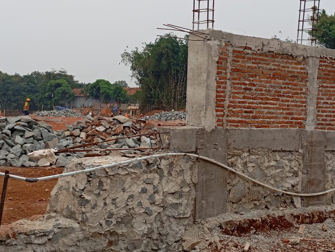 
					Proyek Pembangunan Pergudangan PT. Djarum Diduga Menggunakan Tanah Merah Hasil Curian