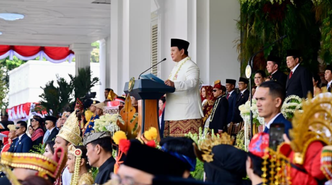 
					Presiden Prabowo dan Jajaran Menteri Kompak Kenakan Pakaian Adat di Upacara Peringatan Detik-Detik Proklamasi