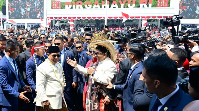 
					Tabola Bale Bikin Istana Merdeka Berpesta, Presiden Prabowo Ikut Bergoyang Bersama Masyarakat