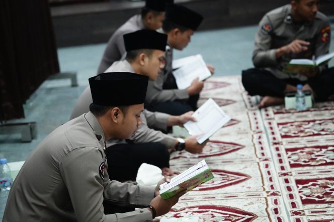 
					Jumat Berkah, Divhumas Polri Gelar Khataman Al-Qur’an dan Doa Bersama