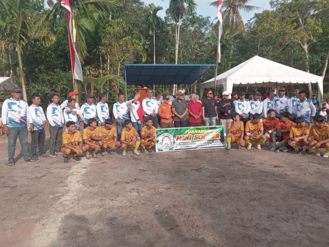Wakil Bupati Karimun Resmi Menutup Turnamen Mini Soccer Cup 2025 di Kundur