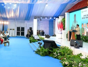 Ket foto: Presiden Prabowo Subianto meresmikan akad massal 26 Ribu Kredit Pemilikan Rumah (KPR) Fasilitas Likuiditas Pembiayaan Perumahan (FLPP) sekaligus serah terima kunci rumah yang digelar secara hybrid dan dipusatkan di Pesona Kahuripan 10, Cileungsi, Kabupaten Bogor, pada Senin, 29 September 2025. Foto: BPMI Setpres/Muchlis Jr.