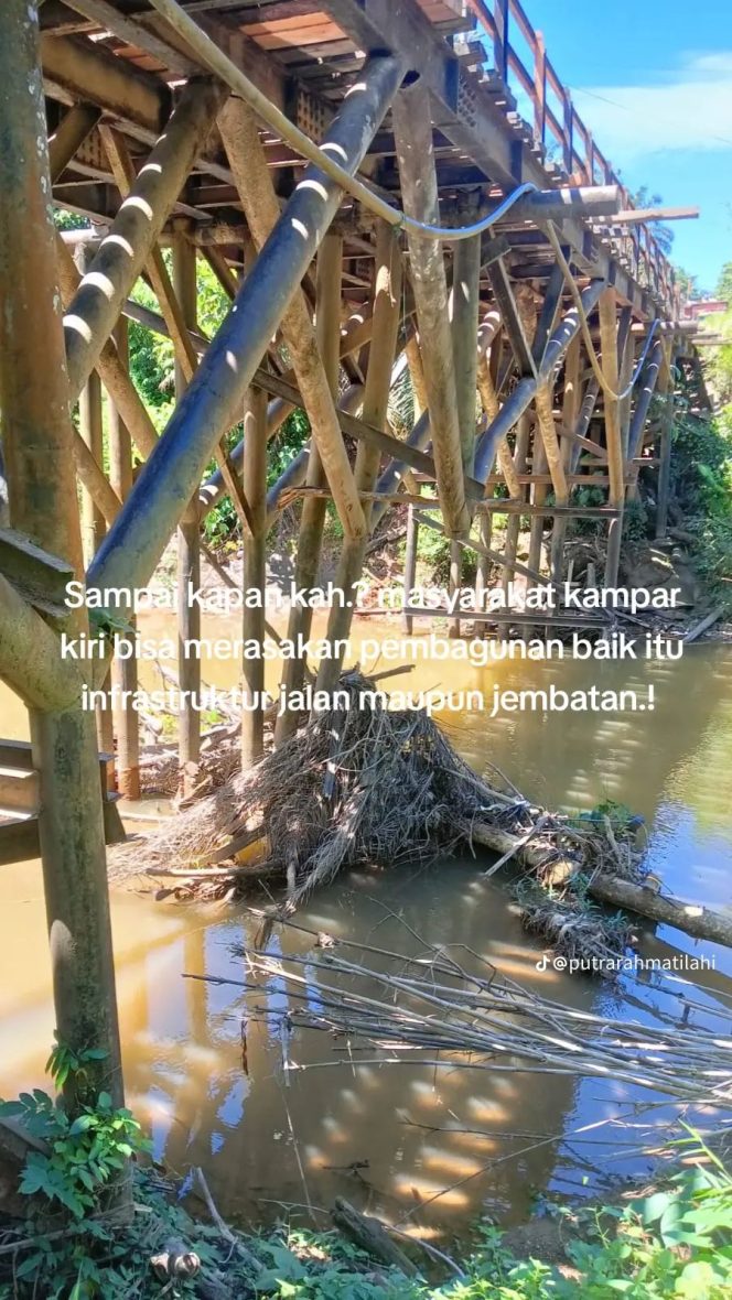 
					Gawat!! Jembatan Penghubung Desa Lubuk Agung Ke Desa Sungai Sarik Sudah Mulai Ambruk