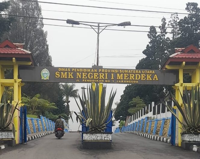 
					SMK Negeri 1 Merdeka Tanah Karo Pungut Uang SPP, Permendikbud Nomor 75 Tahun 2016 Diabaikan