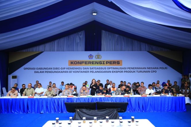
					Kapolri Hadiri Pengungkapan 87 Kontainer Pelanggaran Ekspor Produk Turunan CPO