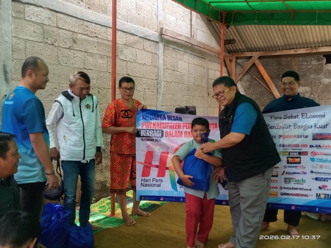 
					Gandeng STM Gandasari, PWI Purwakarta Serahkan Santunan Anak Yatim Piatu dan Kaum Dhuafa