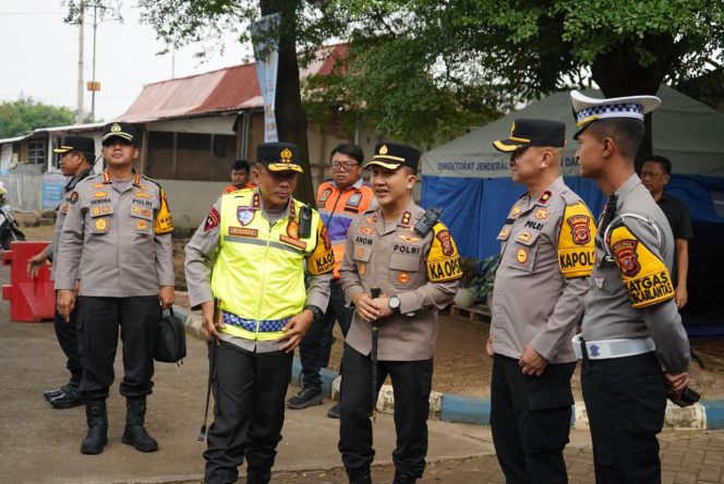 
					Maksimalkan Pelayanan Operasi Ketupat Lodaya 2026, Kapolda Jabar Tinjau Pos Terpadu Cikopo