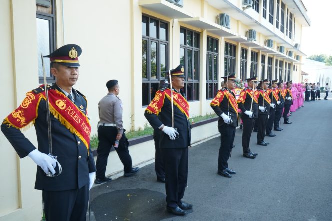 
					Pedang Pora Iringi Pengabdian Terakhir, Polres Purwakarta Lepas Personel Purna Bakti di Hari Bhayangkara ke-80