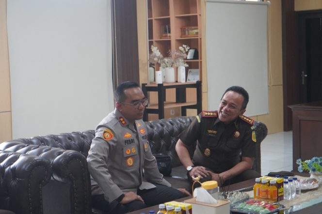 
					Perkuat Sinergi Aparat Penegak Hukum, Kajari Silaturahmi dengan Kapolres Purwakarta
